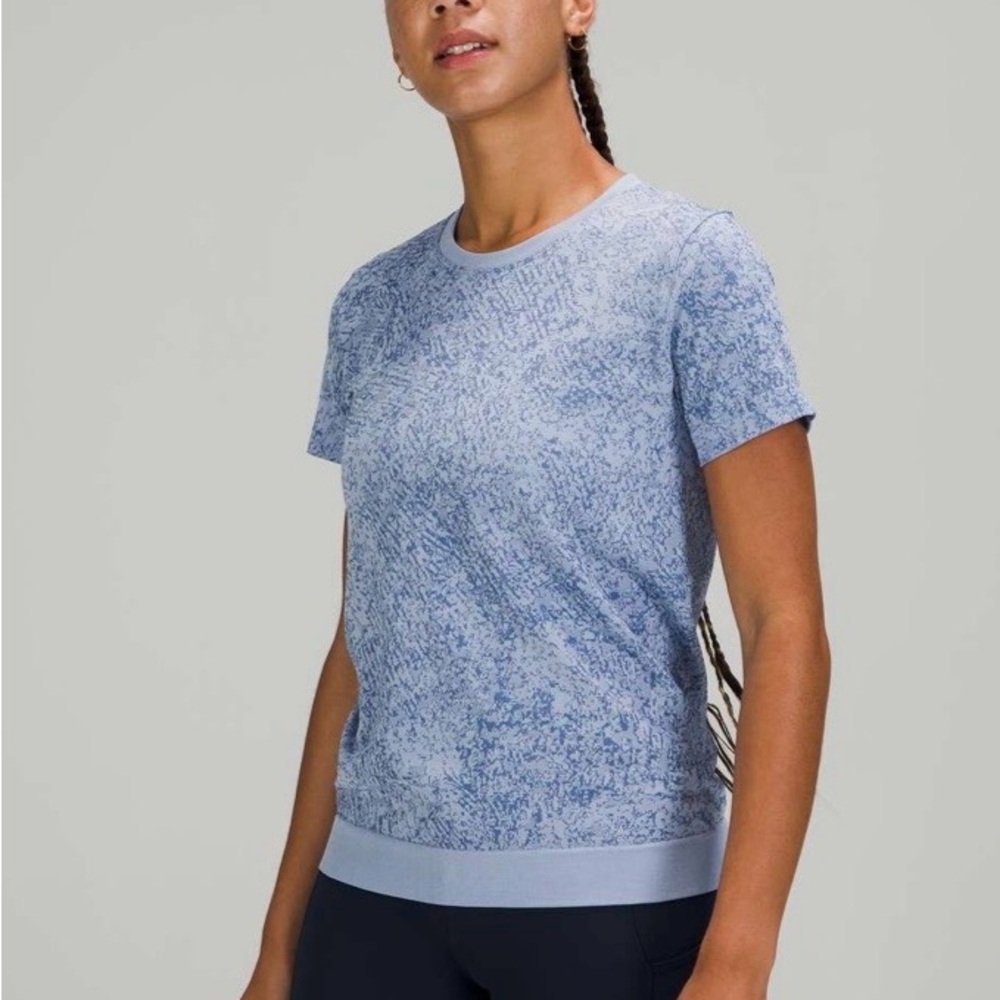 Lululemon Swiftly Breathe Short Sleeve
Floral Fauna Blue Linen / Water Drop